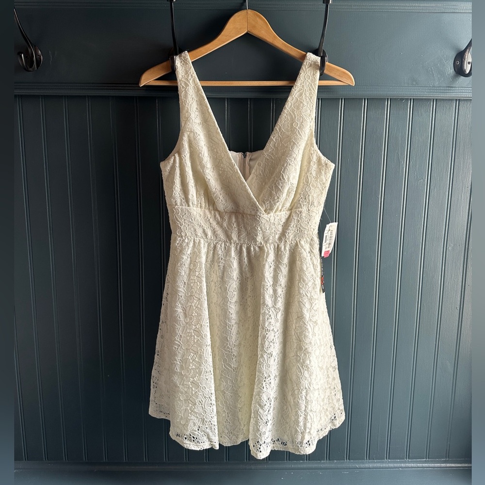 Teeze Me Lace V-Neck dress - Cream